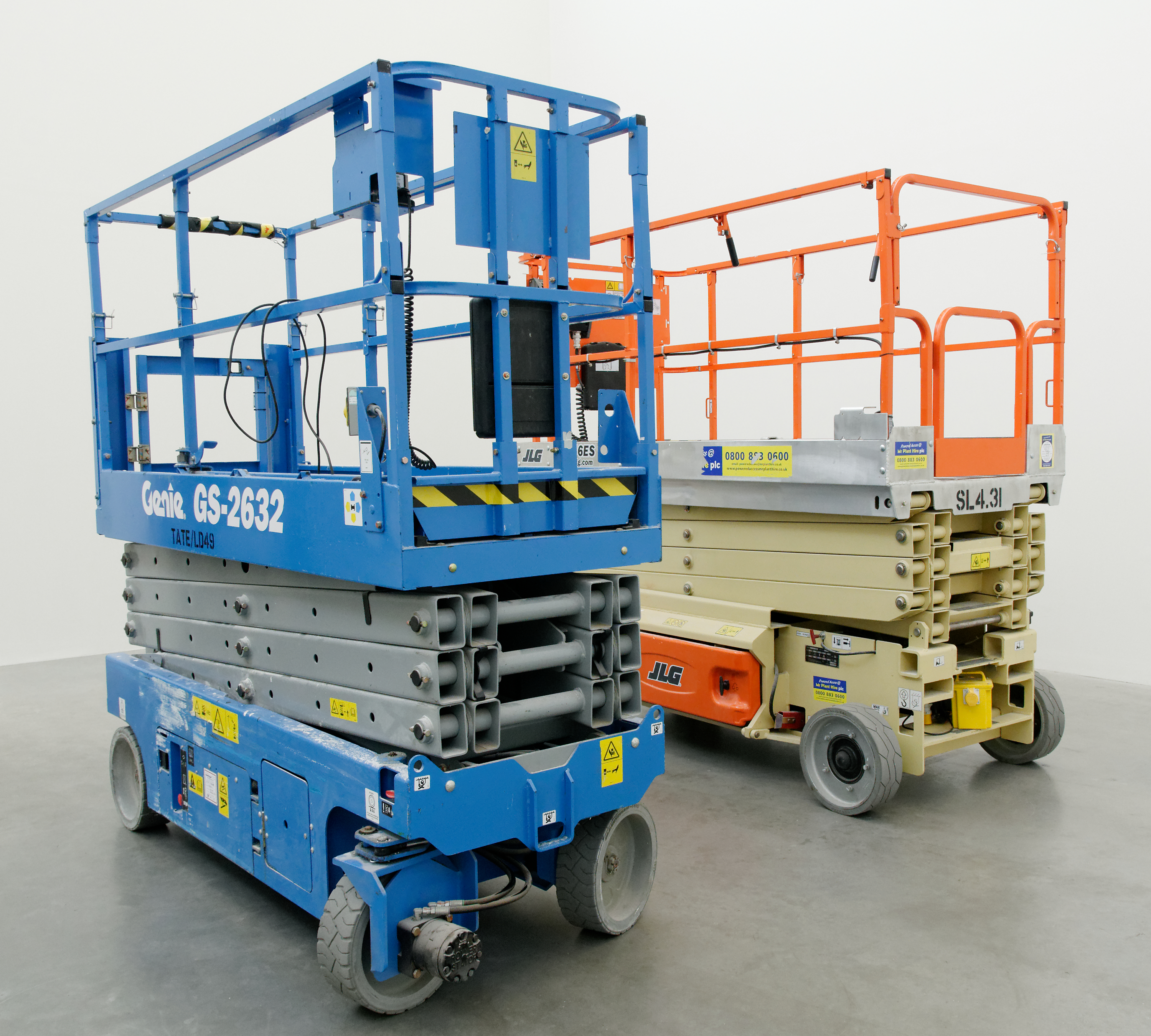 Slab_scissor_lifts_Tate_Modern.jpg